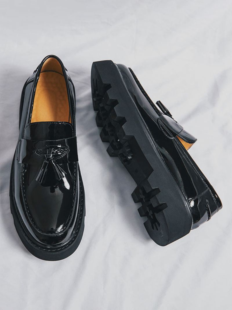 Loafer Sko For Menn Slip-on Pom Poms Rund Tå Pu-skinn - Svart