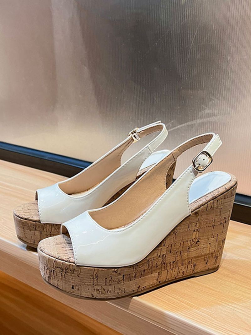 Kvinners Peep Toe Patent Leather Sandaler White Wedge