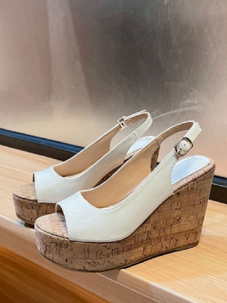 Kvinners Peep Toe Patent Leather Sandaler White Wedge